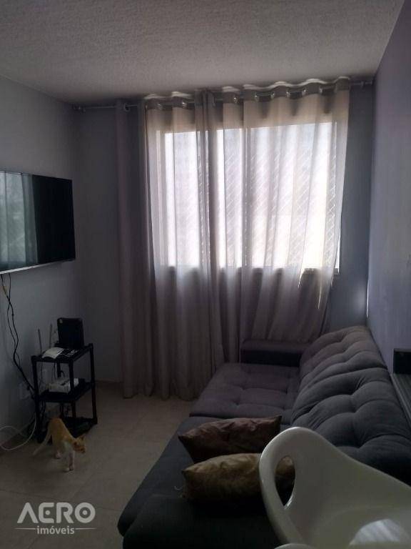 Apartamento à venda com 2 quartos, 42m² - Foto 2