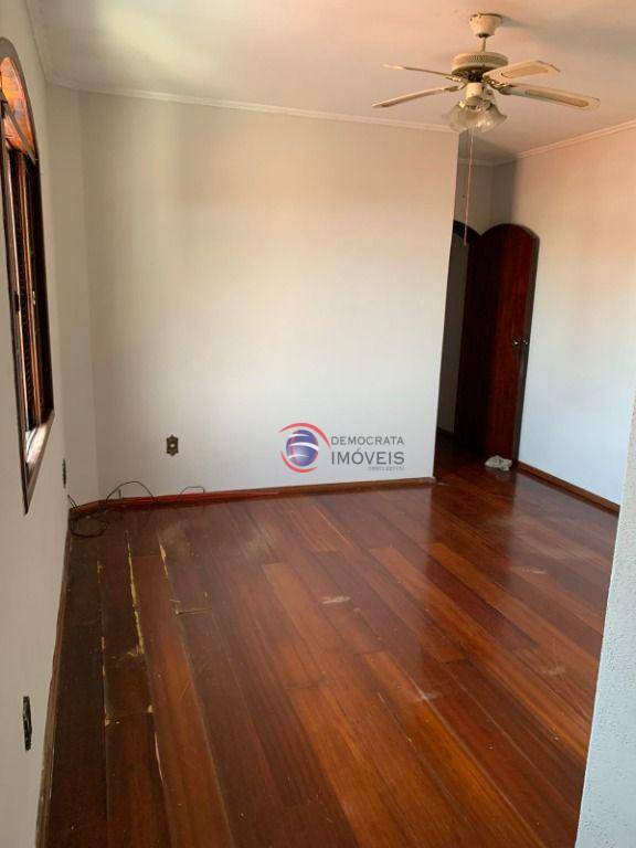Sobrado à venda com 4 quartos, 232m² - Foto 2