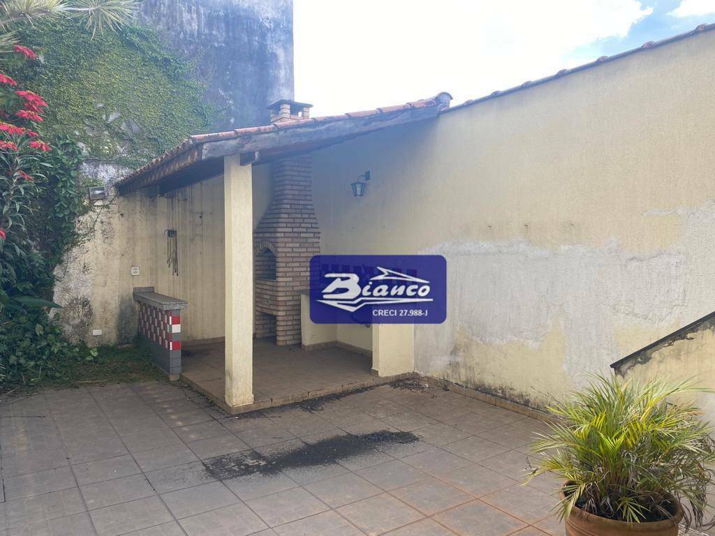 Casa para alugar com 4 quartos, 280m² - Foto 32