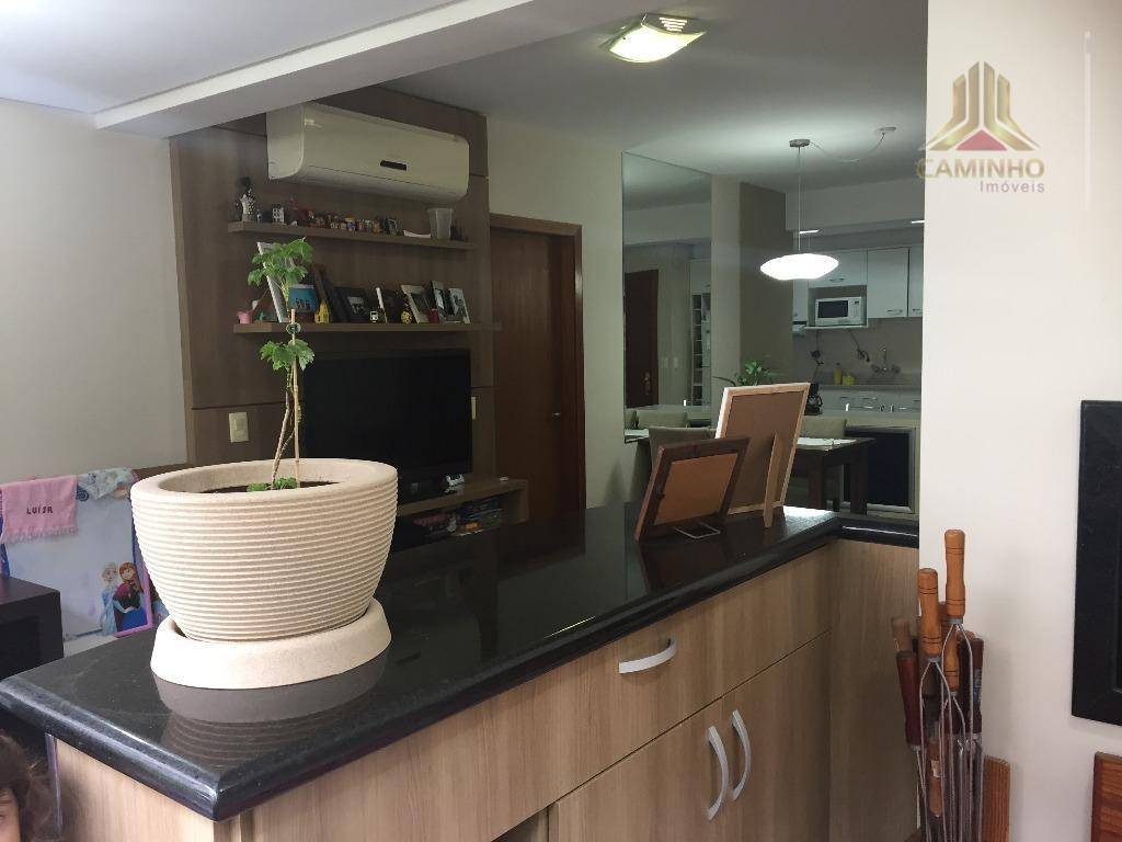 Apartamento à venda com 2 quartos, 75m² - Foto 10