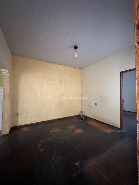 Casa à venda com 2 quartos, 74m² - Foto 3