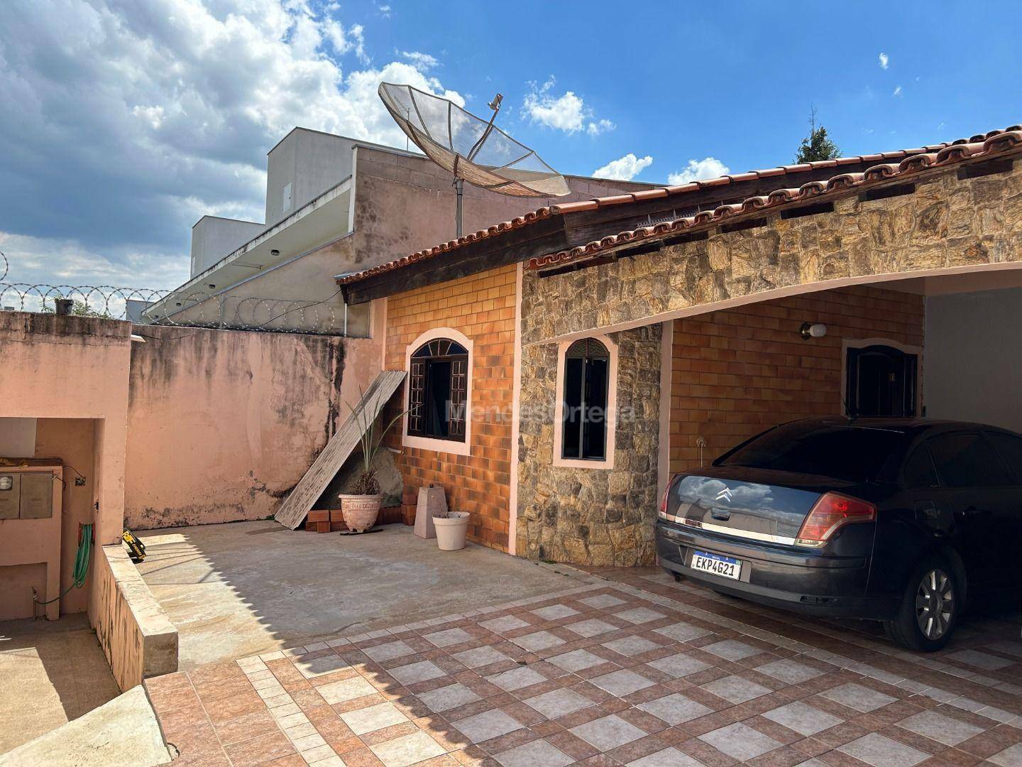 Casa à venda com 3 quartos, 174m² - Foto 4