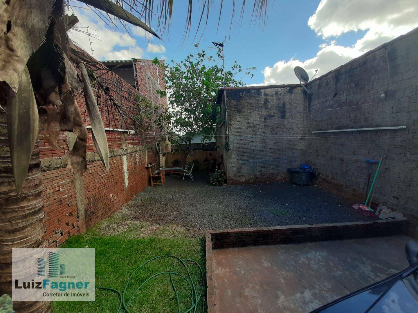 Casa à venda com 2 quartos, 60m² - Foto 2