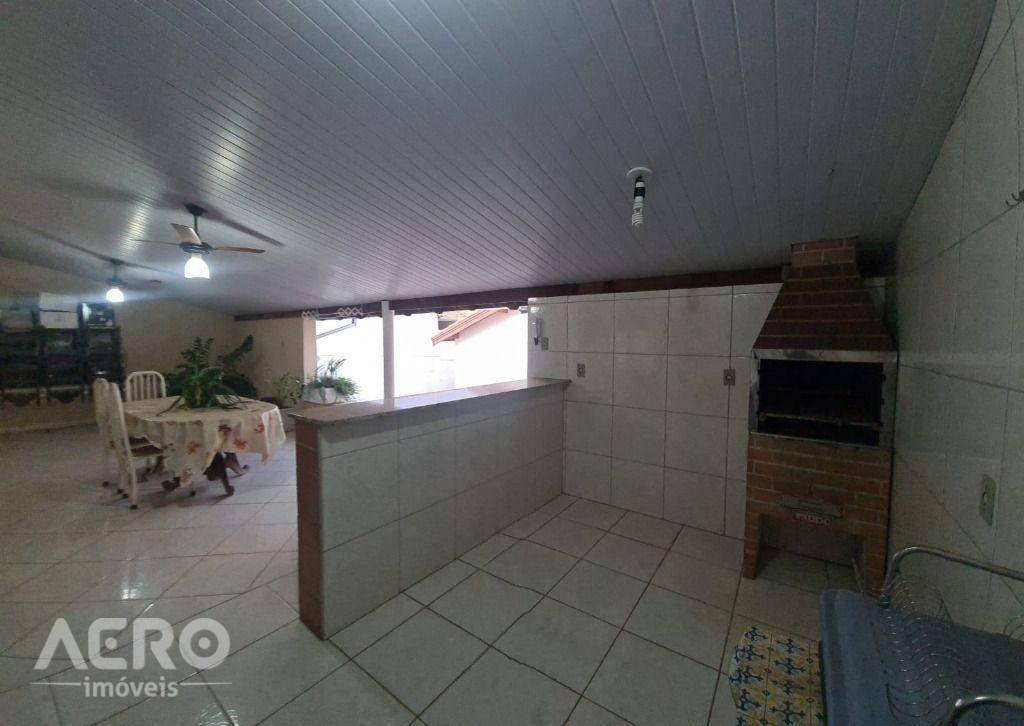 Casa à venda com 3 quartos, 248m² - Foto 7