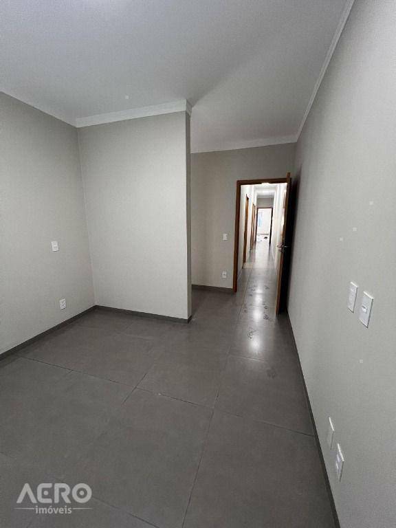 Casa à venda com 3 quartos, 143m² - Foto 4