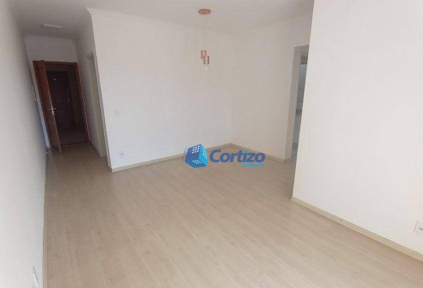 Apartamento à venda com 3 quartos, 74m² - Foto 4