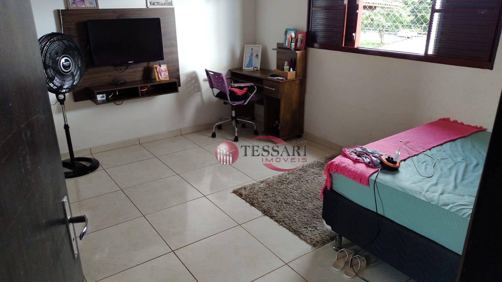 Casa à venda com 3 quartos, 200m² - Foto 4