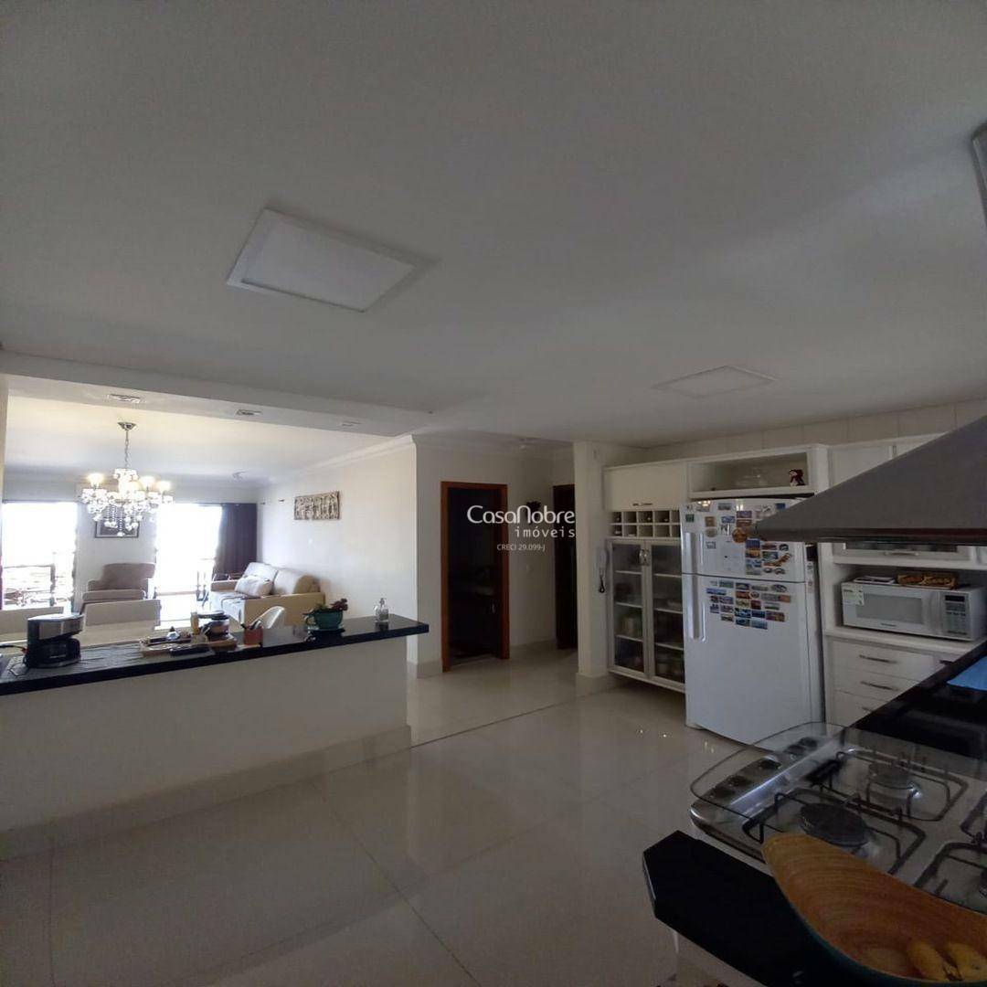 Apartamento à venda com 3 quartos, 137m² - Foto 6