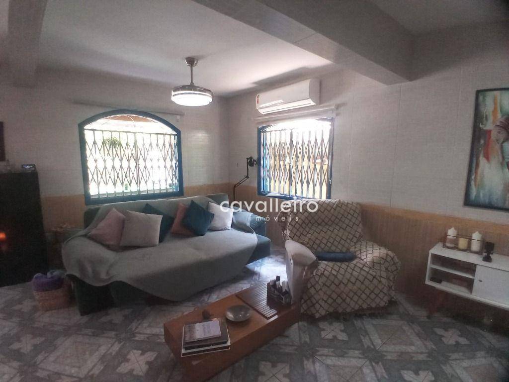 Casa à venda com 5 quartos, 226m² - Foto 2