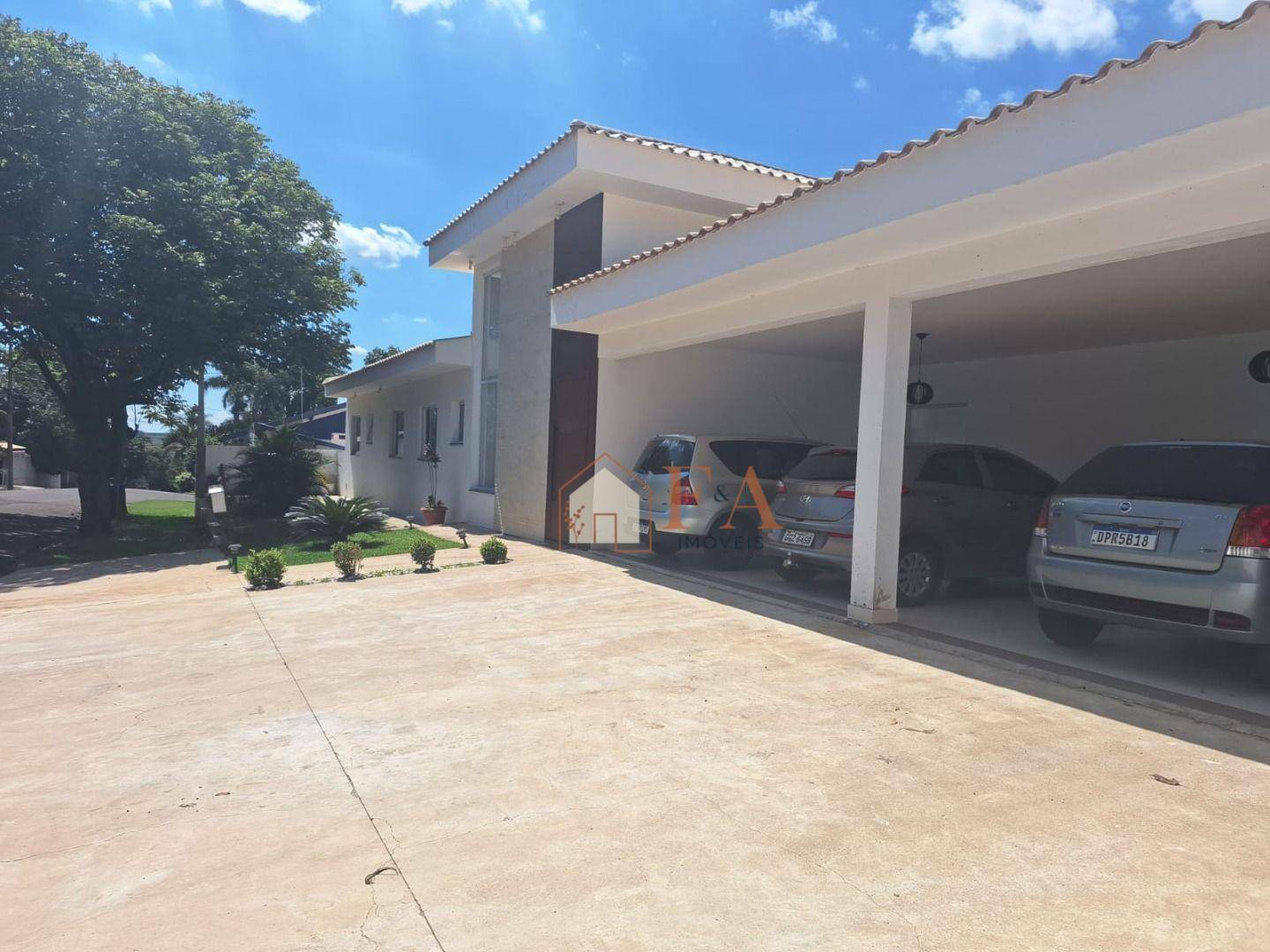 Casa de Condomínio à venda com 4 quartos, 315m² - Foto 2