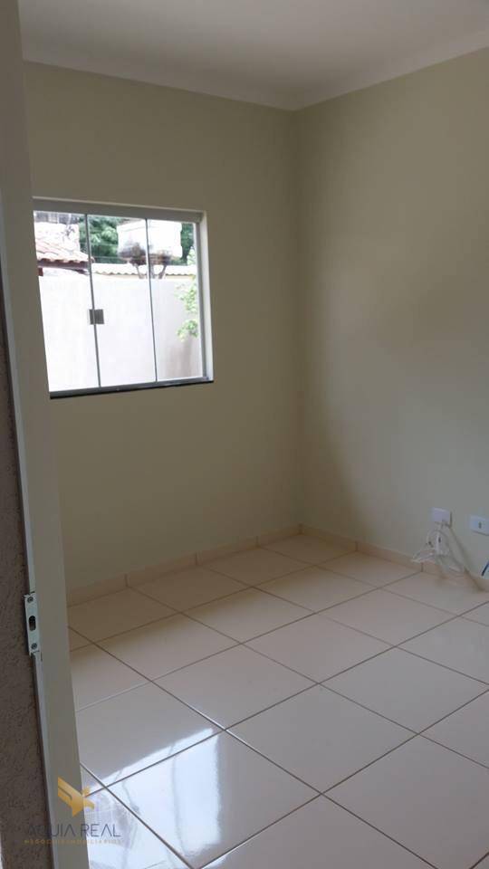 Casa à venda com 2 quartos, 240m² - Foto 2