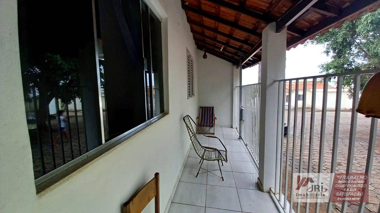 Casa à venda com 4 quartos, 140m² - Foto 2