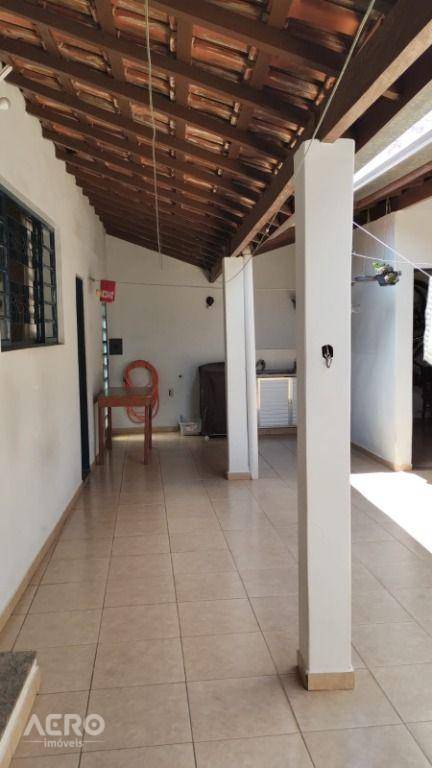 Casa à venda com 2 quartos, 214m² - Foto 15