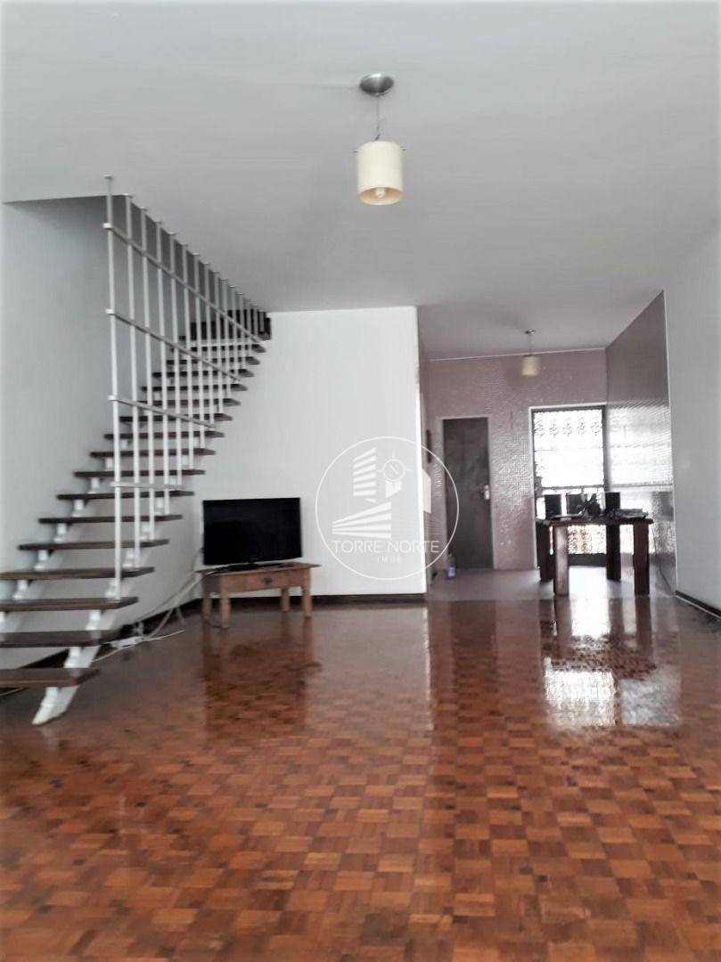 Casa à venda com 3 quartos, 180m² - Foto 1