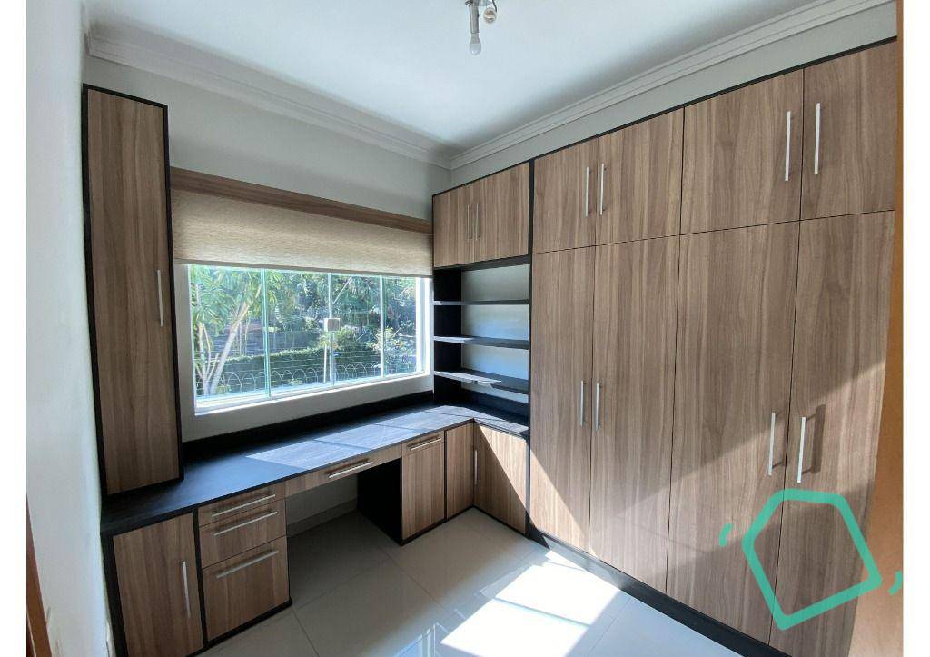Casa de Condomínio para alugar com 3 quartos, 500m² - Foto 12