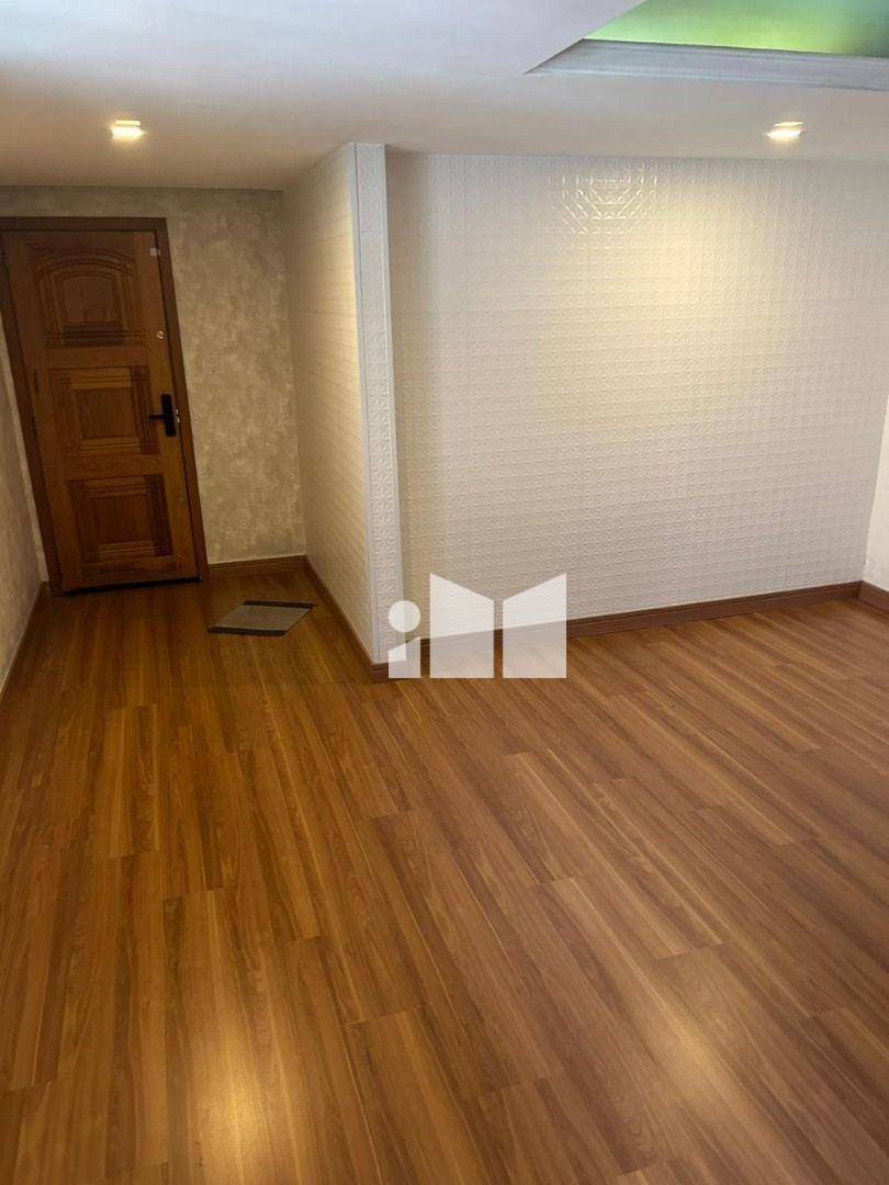 Casa de Condomínio à venda com 4 quartos, 214m² - Foto 2