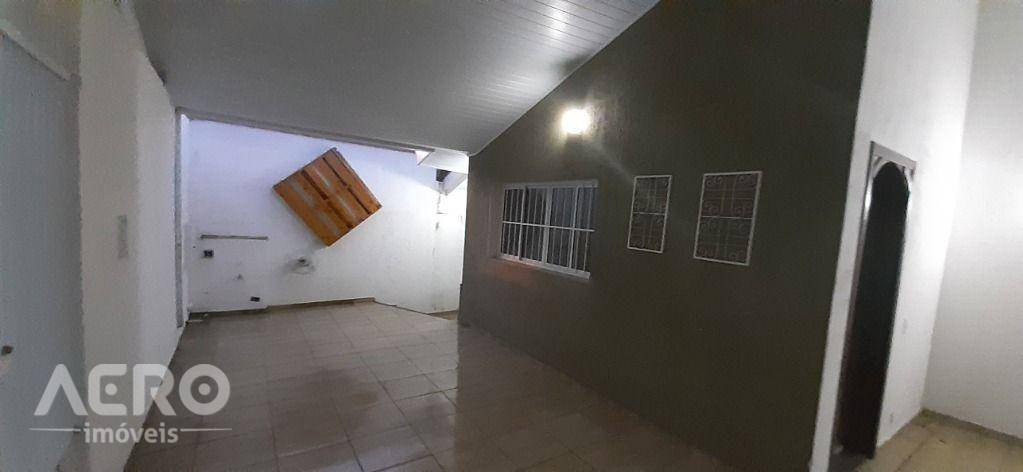 Casa à venda com 3 quartos, 171m² - Foto 2