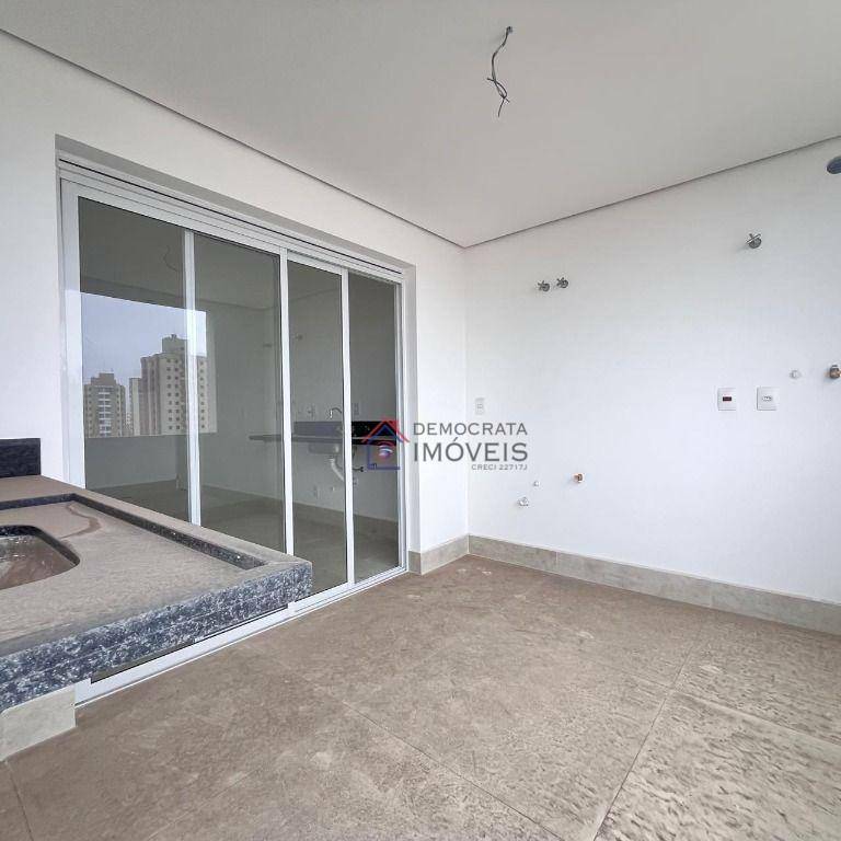 Apartamento à venda com 2 quartos, 67m² - Foto 4