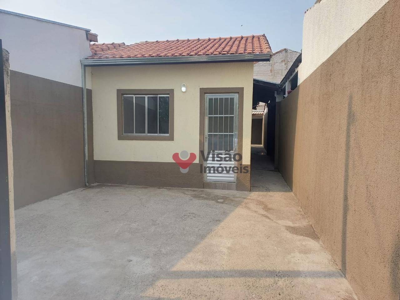 Casa à venda com 2 quartos, 56m² - Foto 1