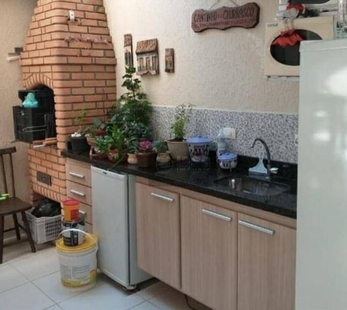 Sobrado à venda com 3 quartos, 182m² - Foto 1