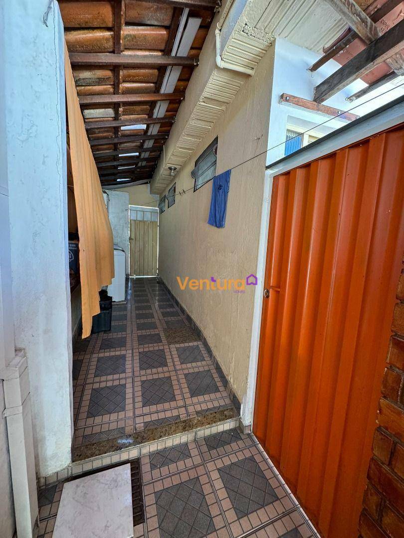 Casa à venda com 3 quartos, 230M2 - Foto 11