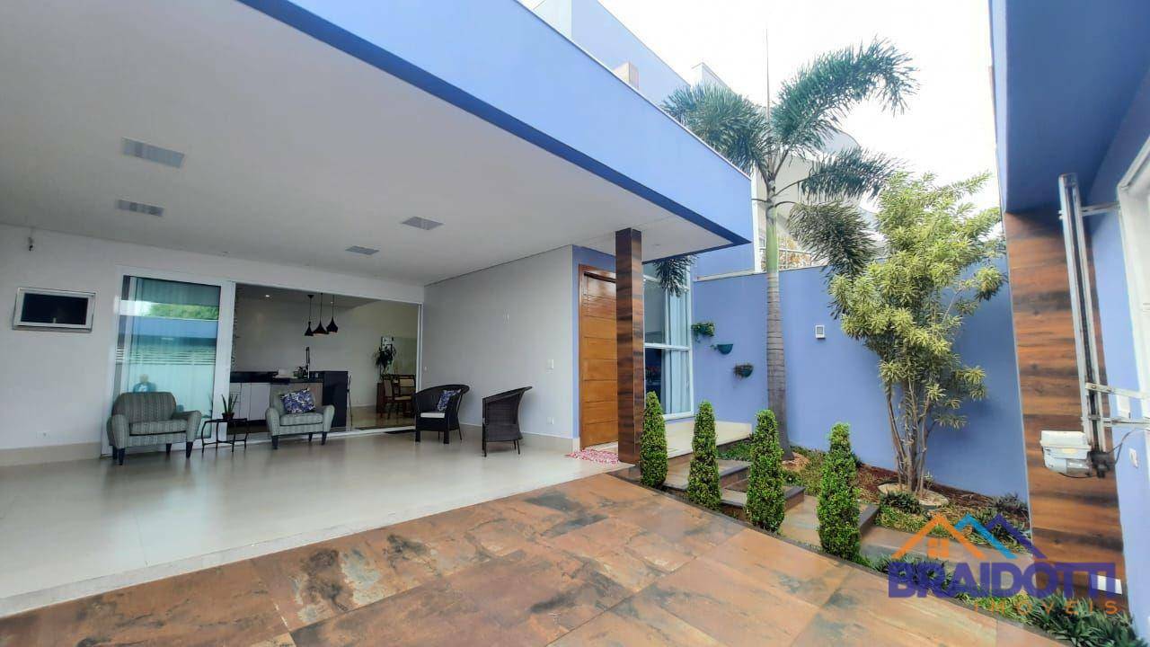 Casa à venda com 3 quartos, 180m² - Foto 1