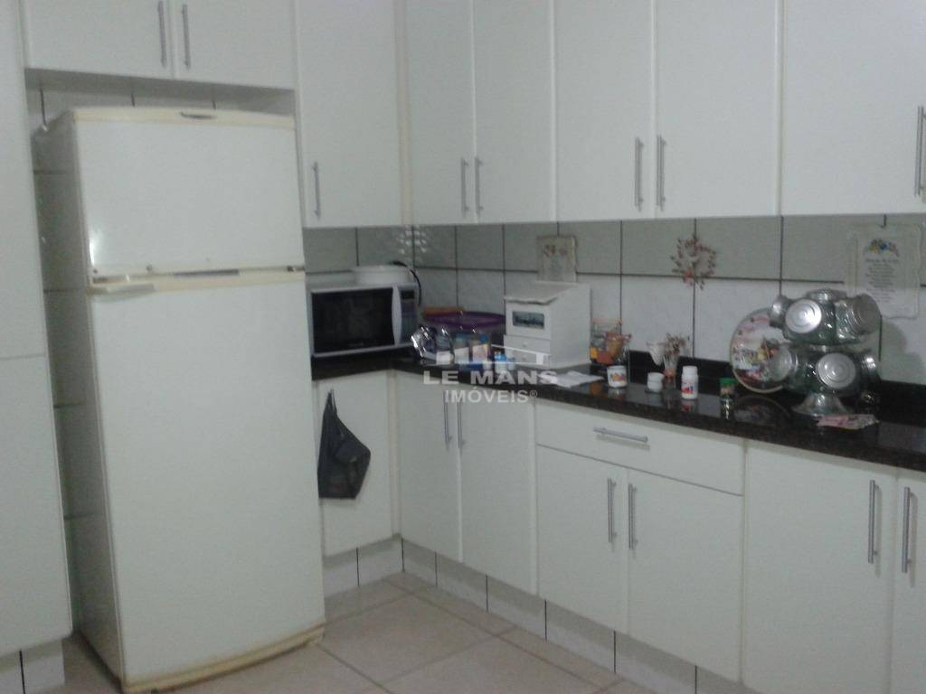 Chácara à venda com 4 quartos, 350m² - Foto 9