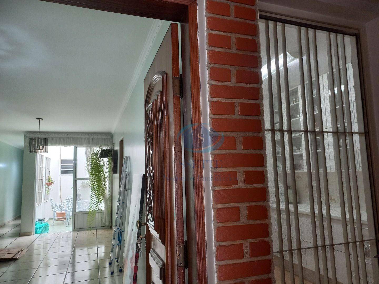 Casa à venda com 5 quartos, 198m² - Foto 2