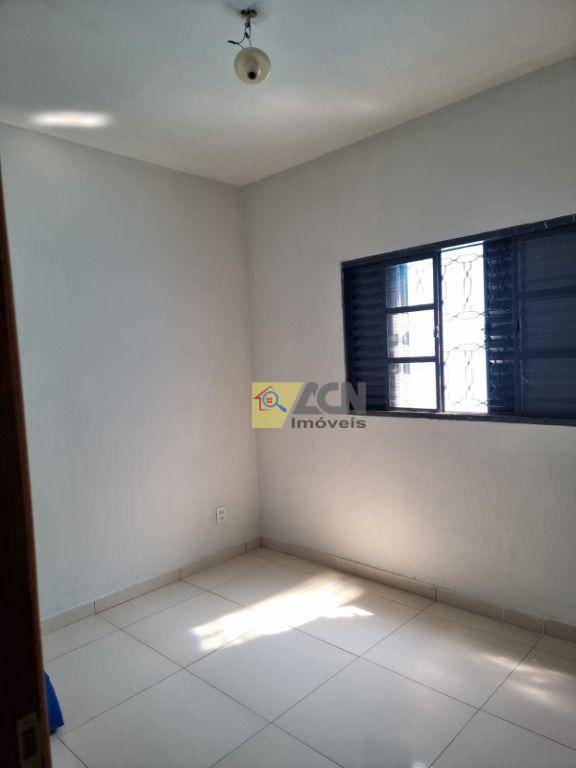 Casa à venda com 2 quartos, 80m² - Foto 2