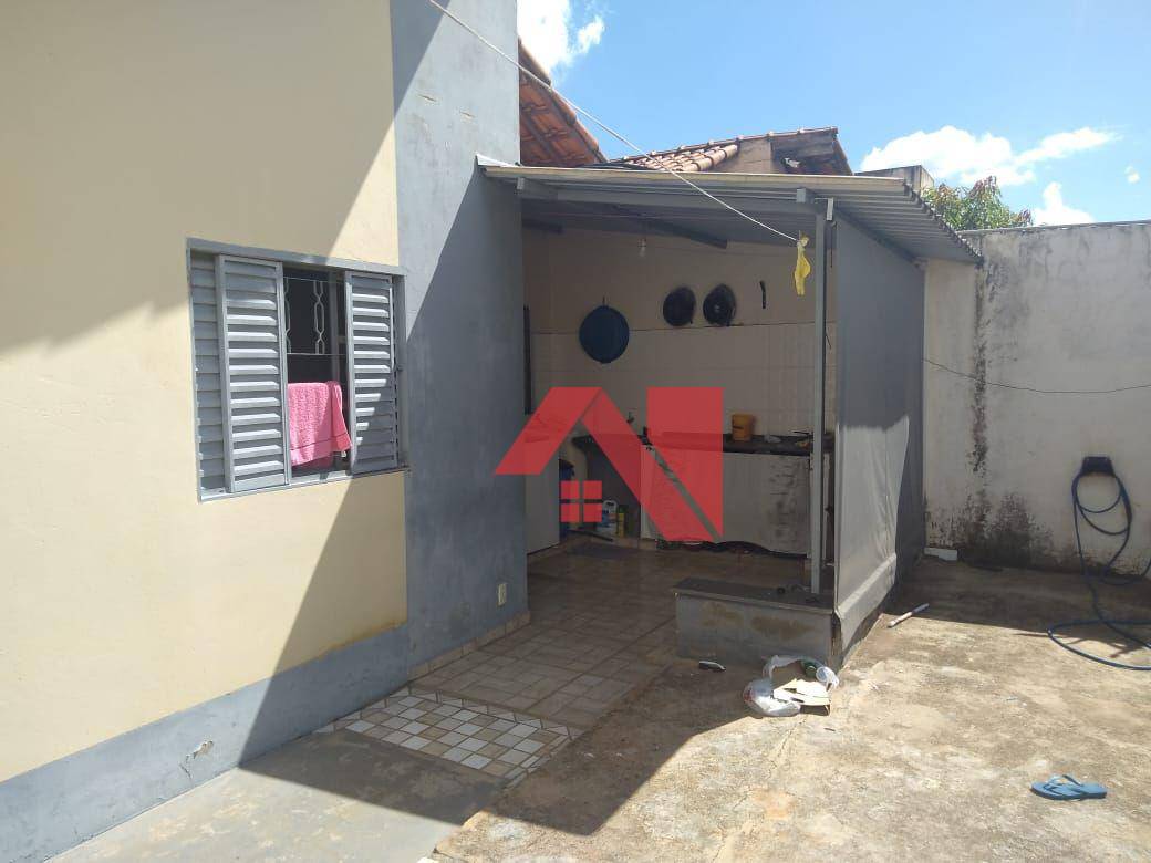 Casa à venda com 2 quartos, 50m² - Foto 3