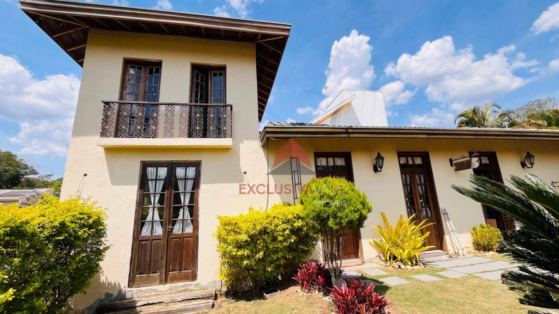 Casa de Condomínio à venda com 3 quartos, 241m² - Foto 1