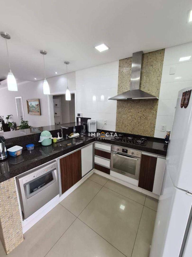 Casa à venda com 3 quartos, 250m² - Foto 4