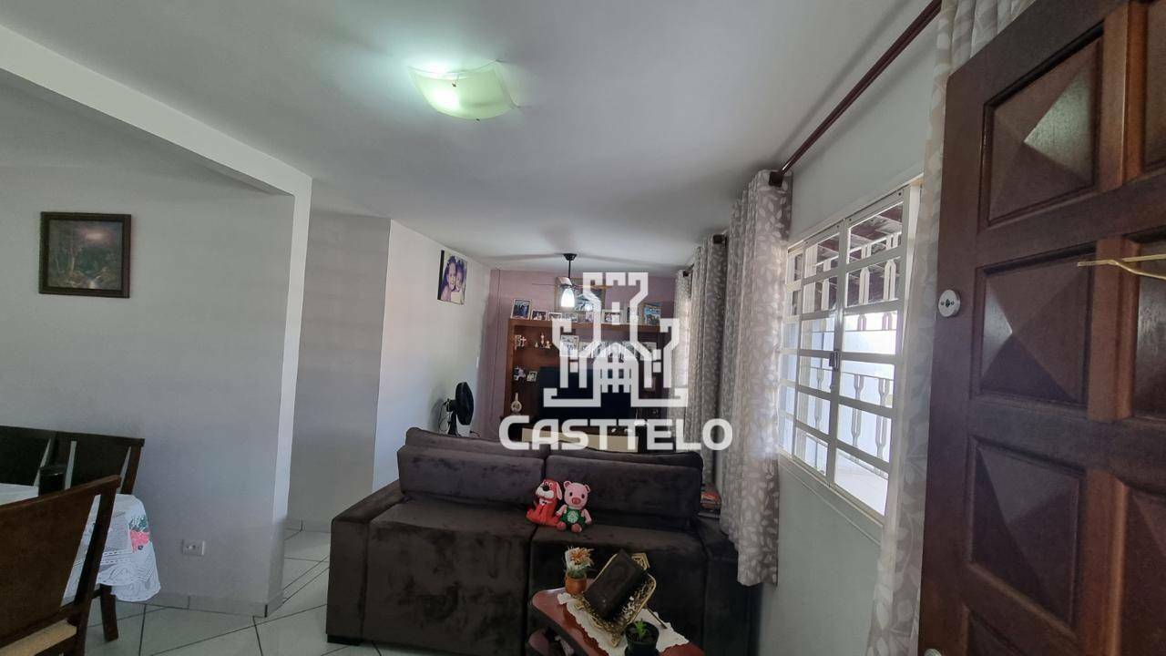 Casa à venda com 3 quartos, 250m² - Foto 2