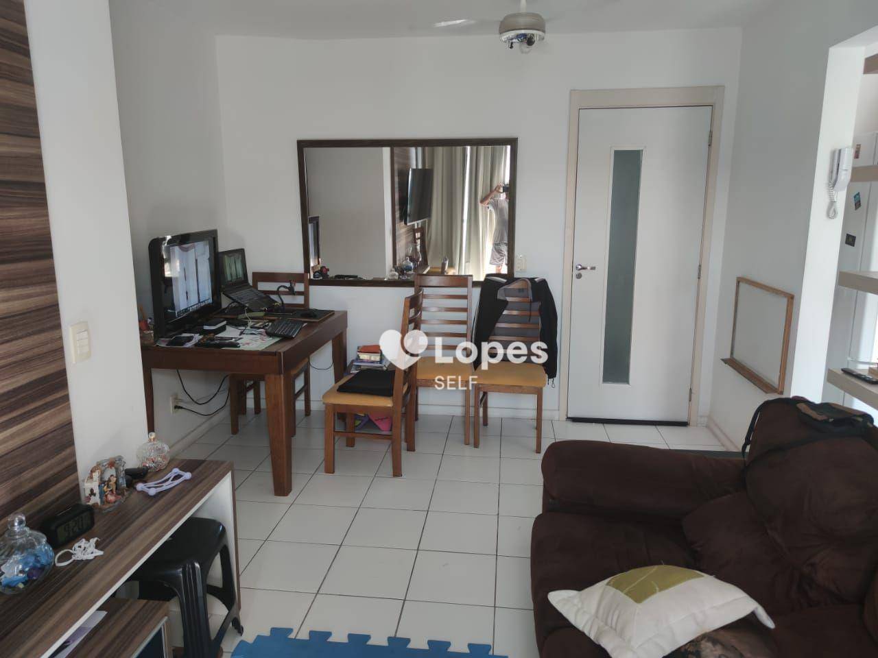 Apartamento à venda com 2 quartos, 70m² - Foto 2