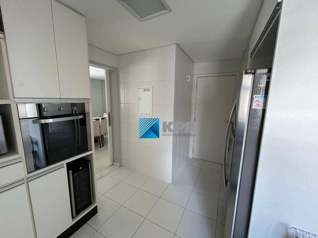 Apartamento para alugar com 3 quartos, 129m² - Foto 17