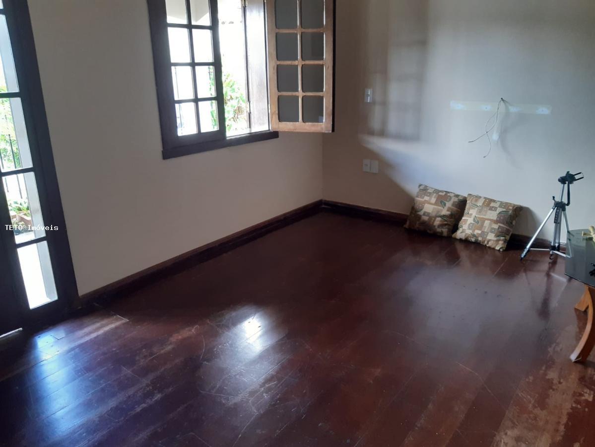 Casa à venda com 4 quartos, 200m² - Foto 10