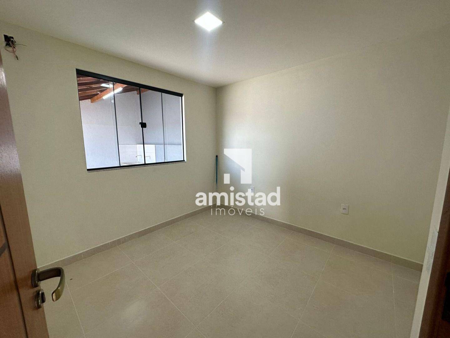 Casa à venda com 3 quartos, 70m² - Foto 7