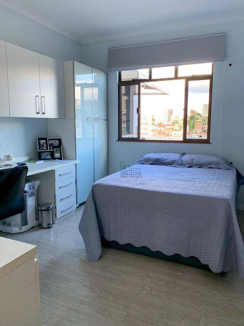 Apartamento à venda com 3 quartos, 200m² - Foto 7