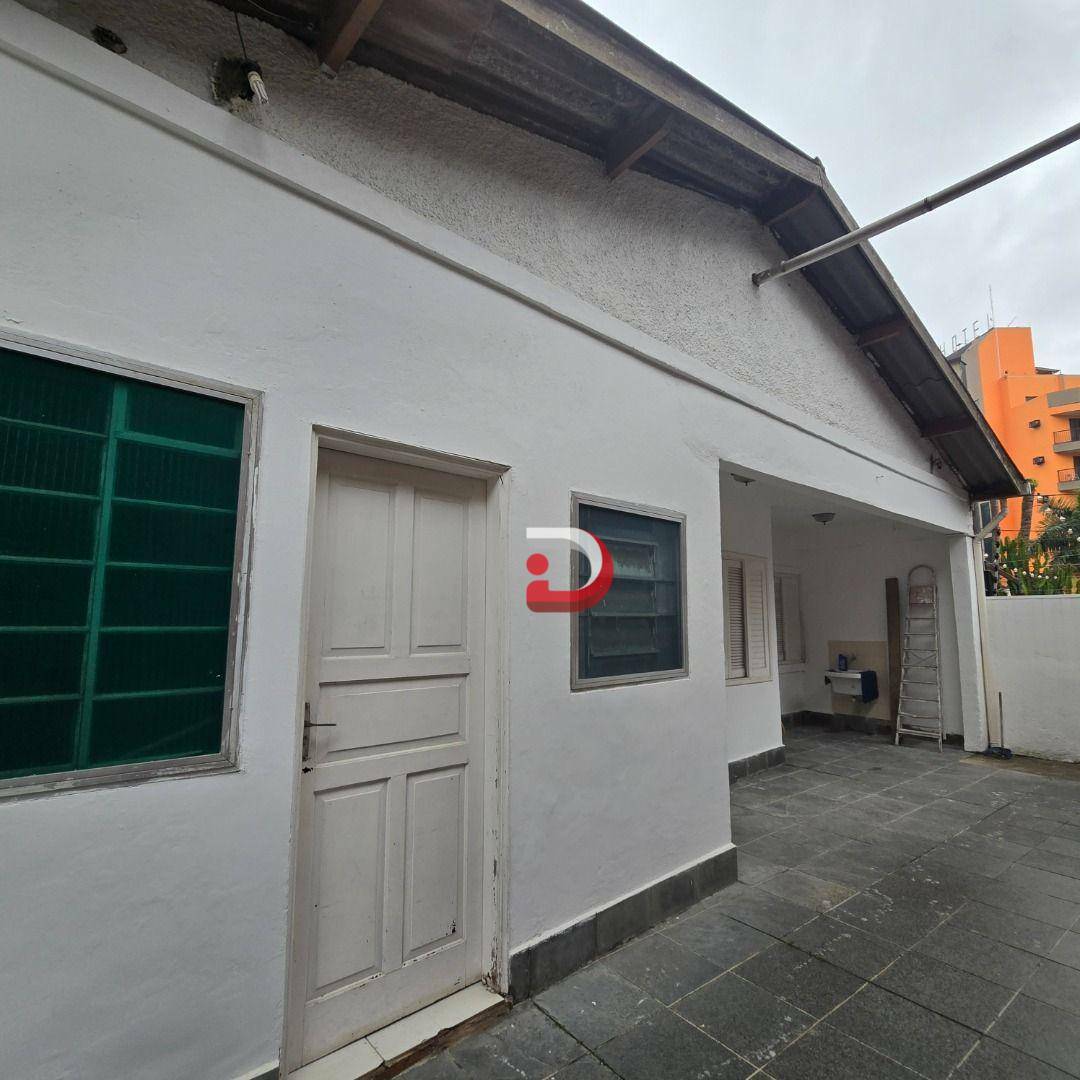 Casa para alugar com 3 quartos, 250m² - Foto 22