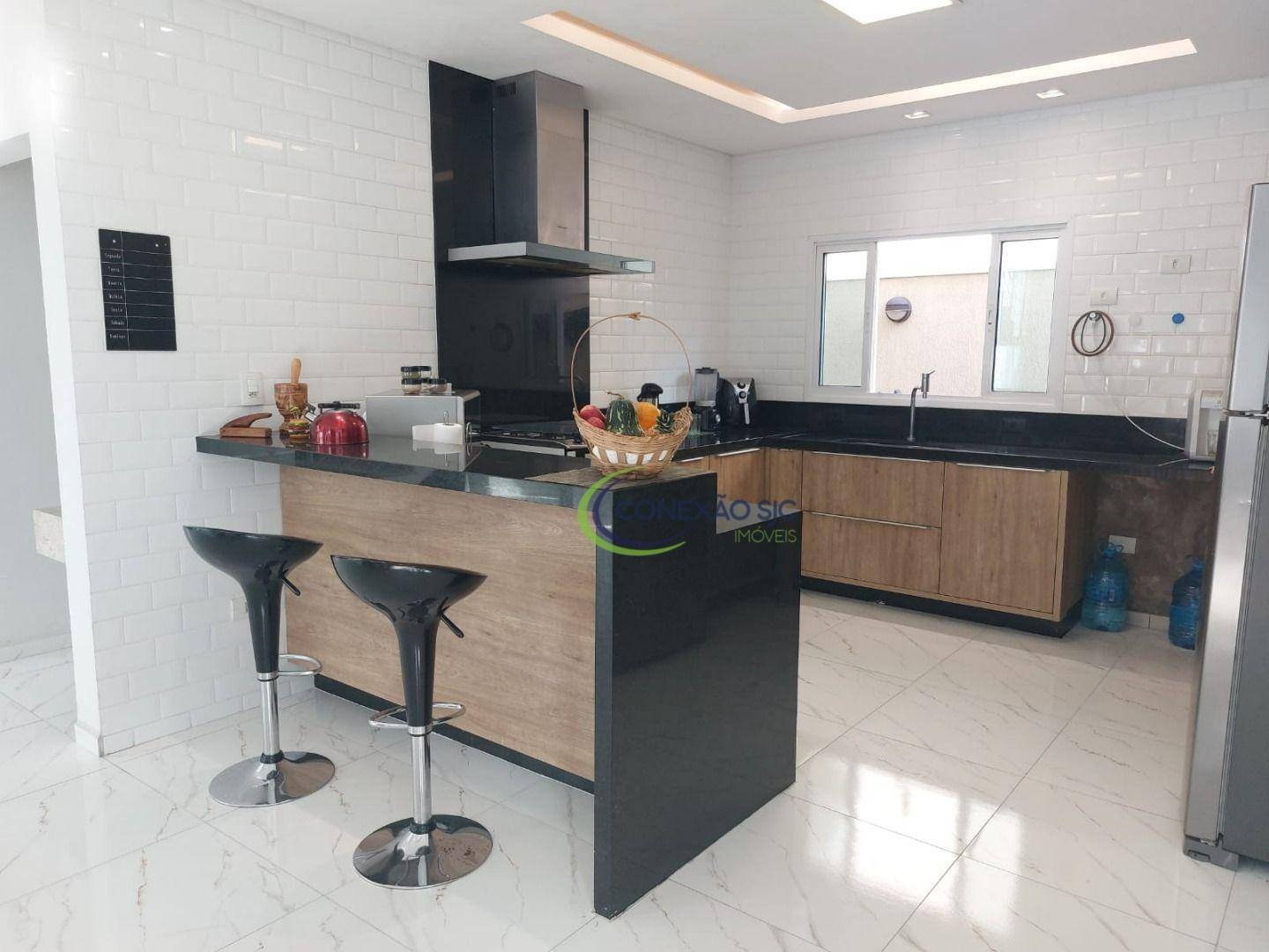 Casa de Condomínio à venda com 3 quartos, 295m² - Foto 1