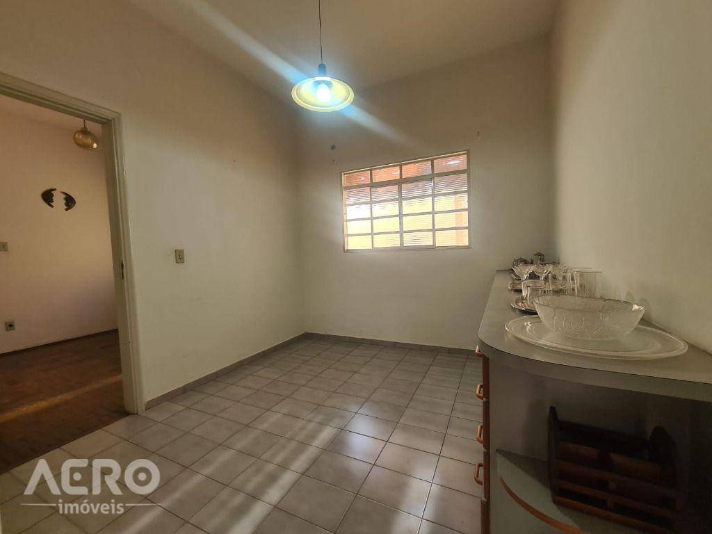 Casa à venda com 3 quartos, 190m² - Foto 17