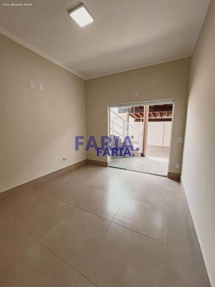 Casa à venda com 2 quartos, 260m² - Foto 8