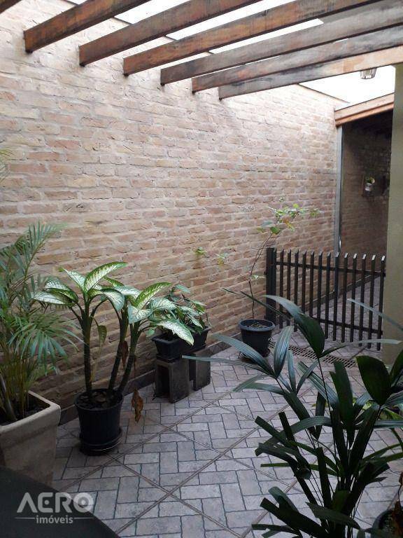 Casa à venda com 3 quartos, 123m² - Foto 1