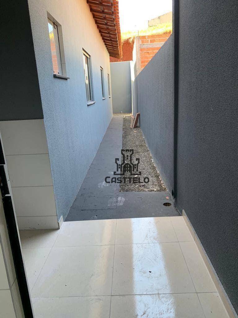 Casa à venda com 3 quartos, 77m² - Foto 3