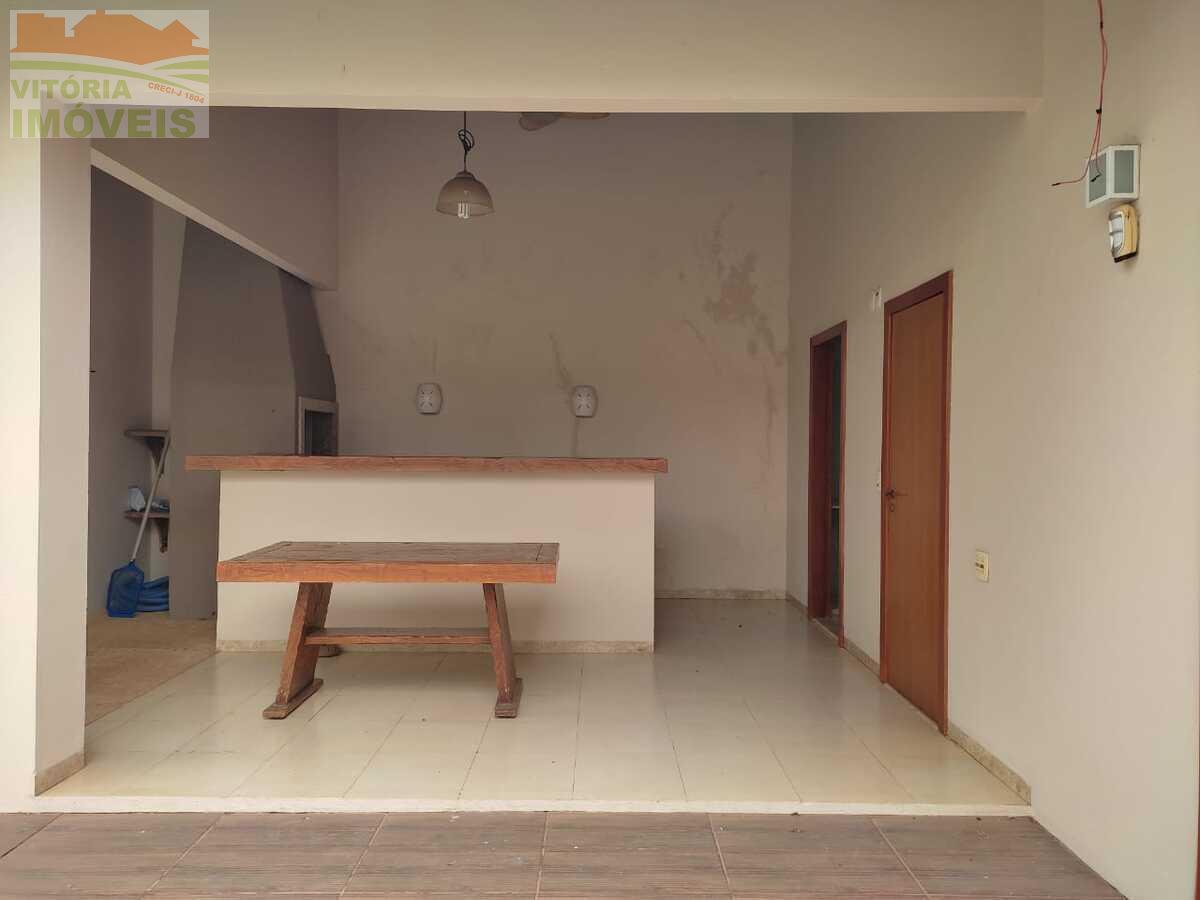 Casa para alugar com 3 quartos, 600m² - Foto 13