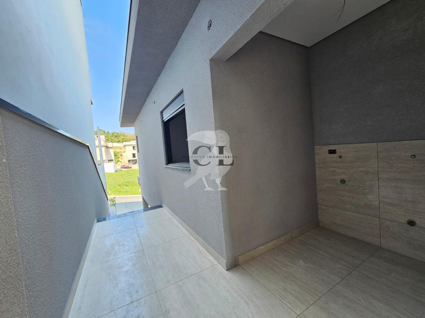 Casa à venda com 2 quartos, 140m² - Foto 9