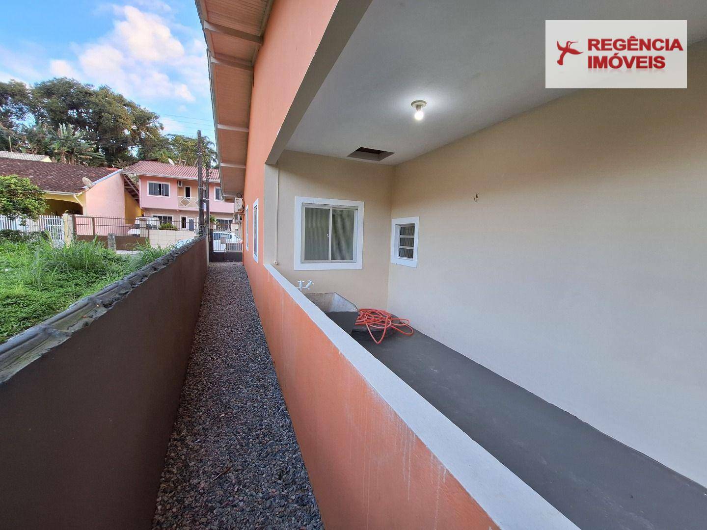 Casa à venda com 3 quartos, 100m² - Foto 4