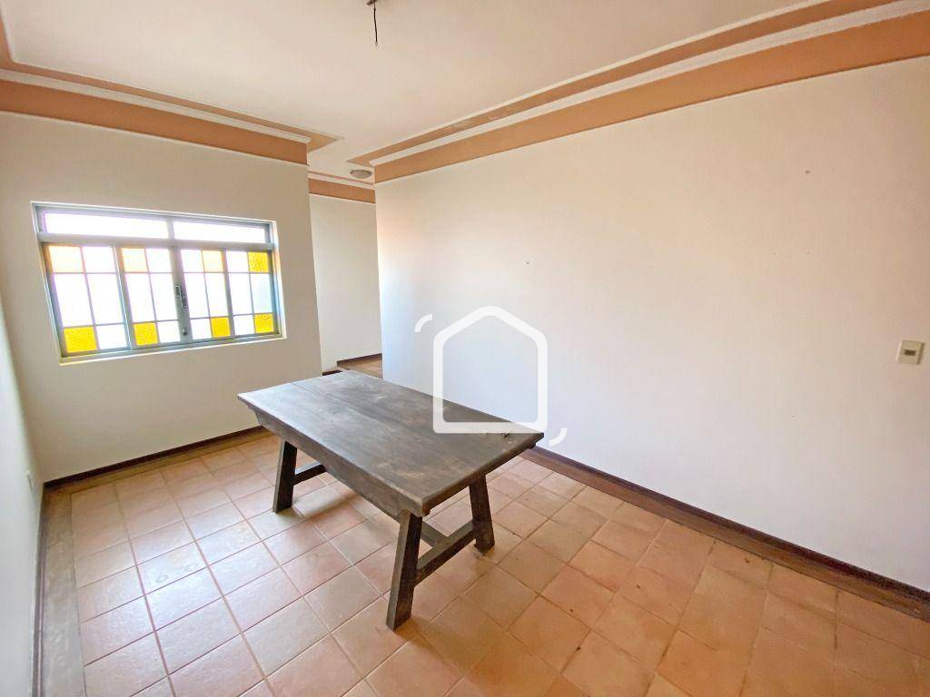 Casa à venda com 3 quartos, 258m² - Foto 14