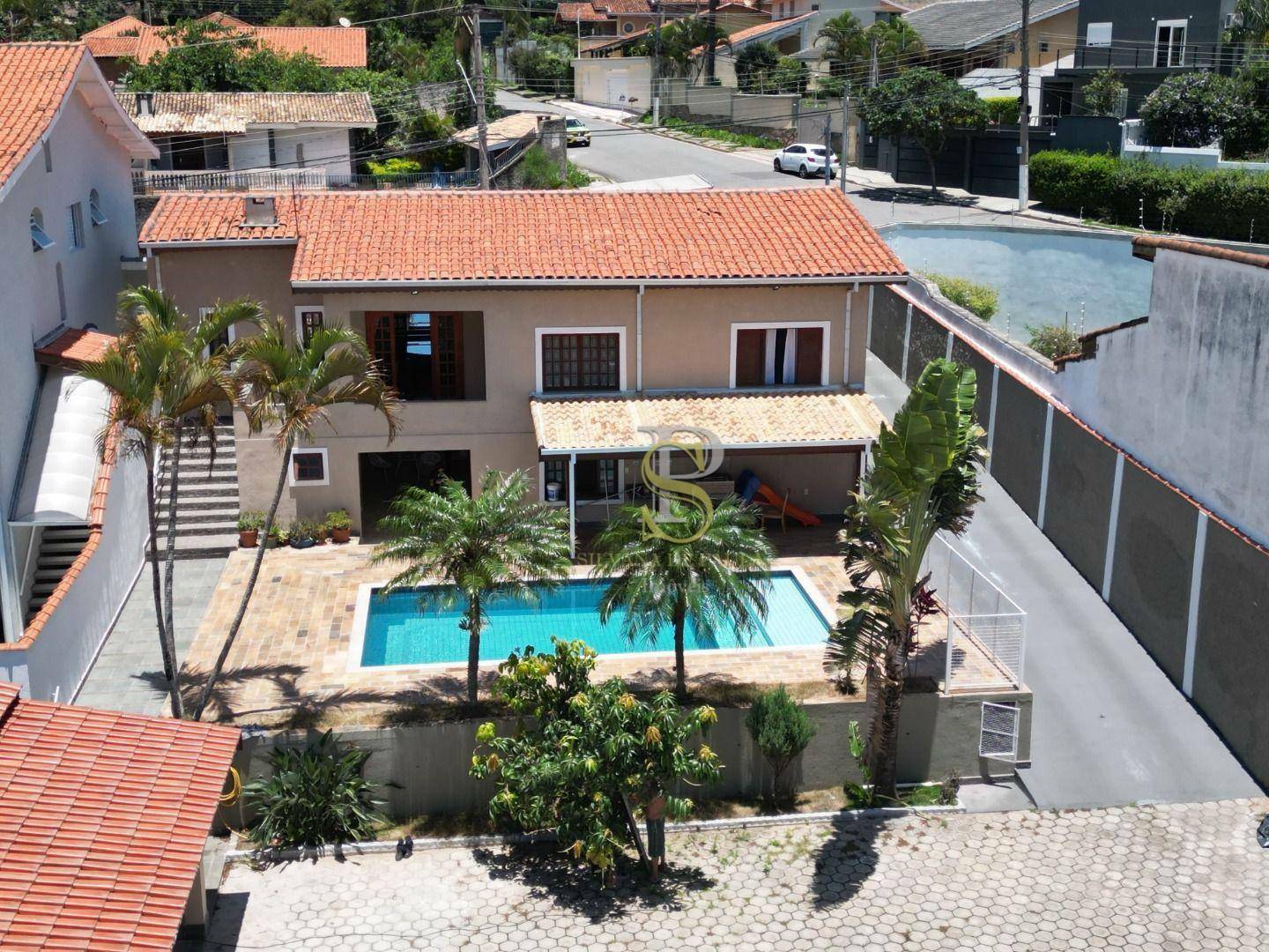 Casa à venda com 3 quartos, 450m² - Foto 2