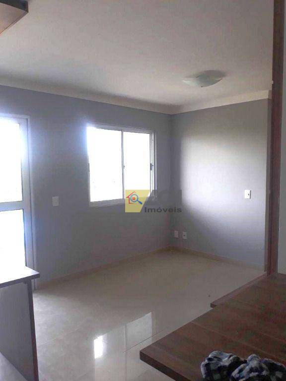 Apartamento à venda com 3 quartos, 70m² - Foto 2